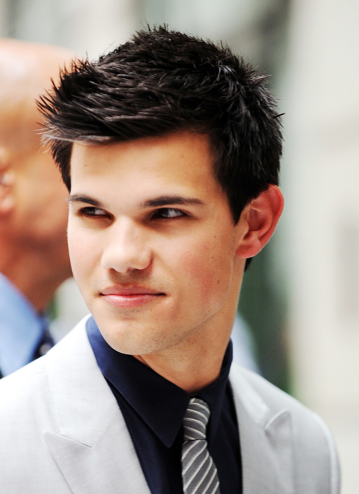 http://3.bp.blogspot.com/-NW-CXySYTV4/UQpTf29RLSI/AAAAAAAAAQw/GBQYKZyOHDI/s1600/Taylor-Lautner-taylor-lautner-22690855-1862-2560.jpg
