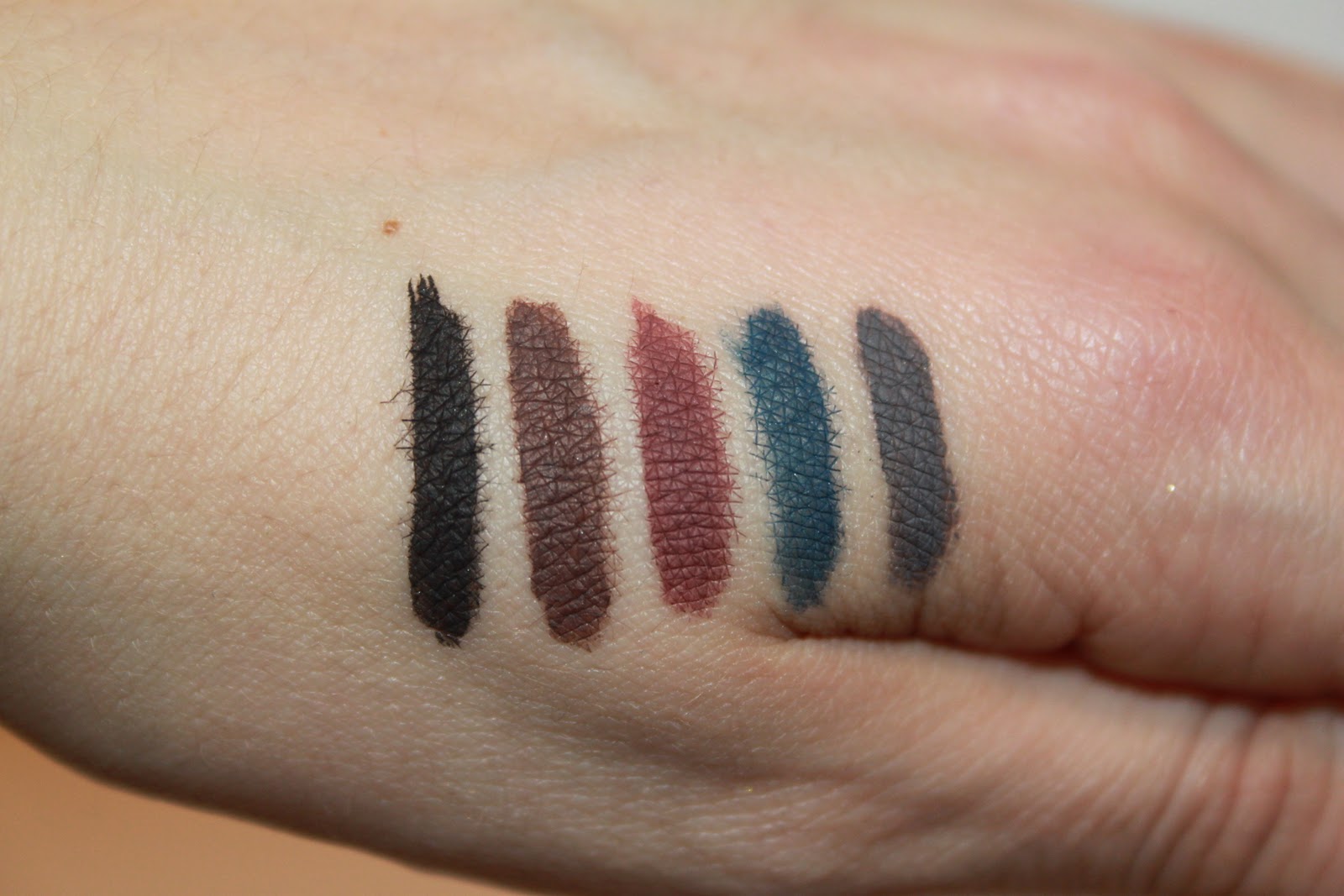BeautyH2T Kryolan Cake Liner Palette Swatches