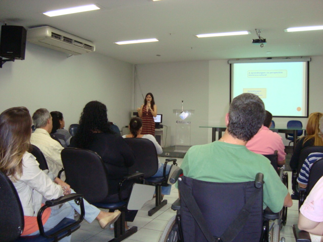 Palestra sobre Estratégias Lúdicas para o Ensino da Criança com Deficiência