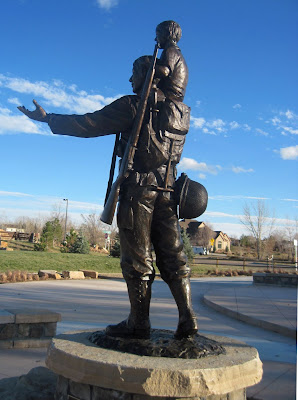 statue