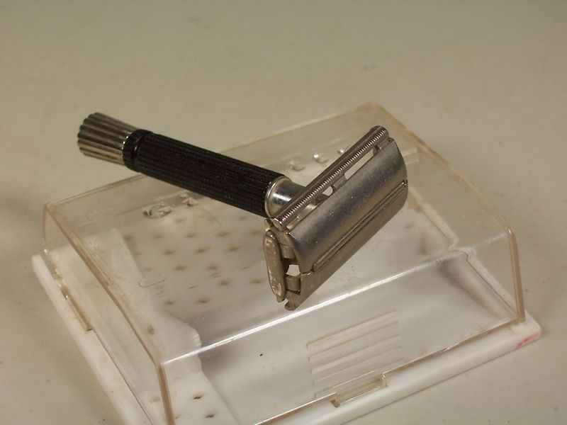 1966+Gillette+Super+Speed+Black+Handle+Silver+Tip.JPG