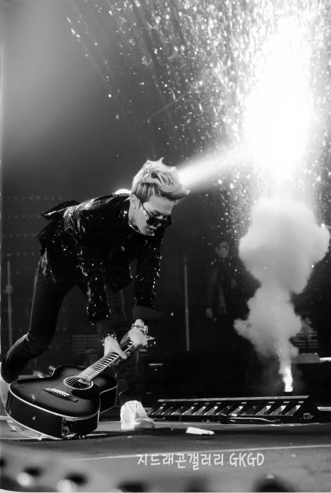 [Pics] Scans de G-Dragon & Daesung del DVD “Love and Hope Tour 2011″ Gd+1