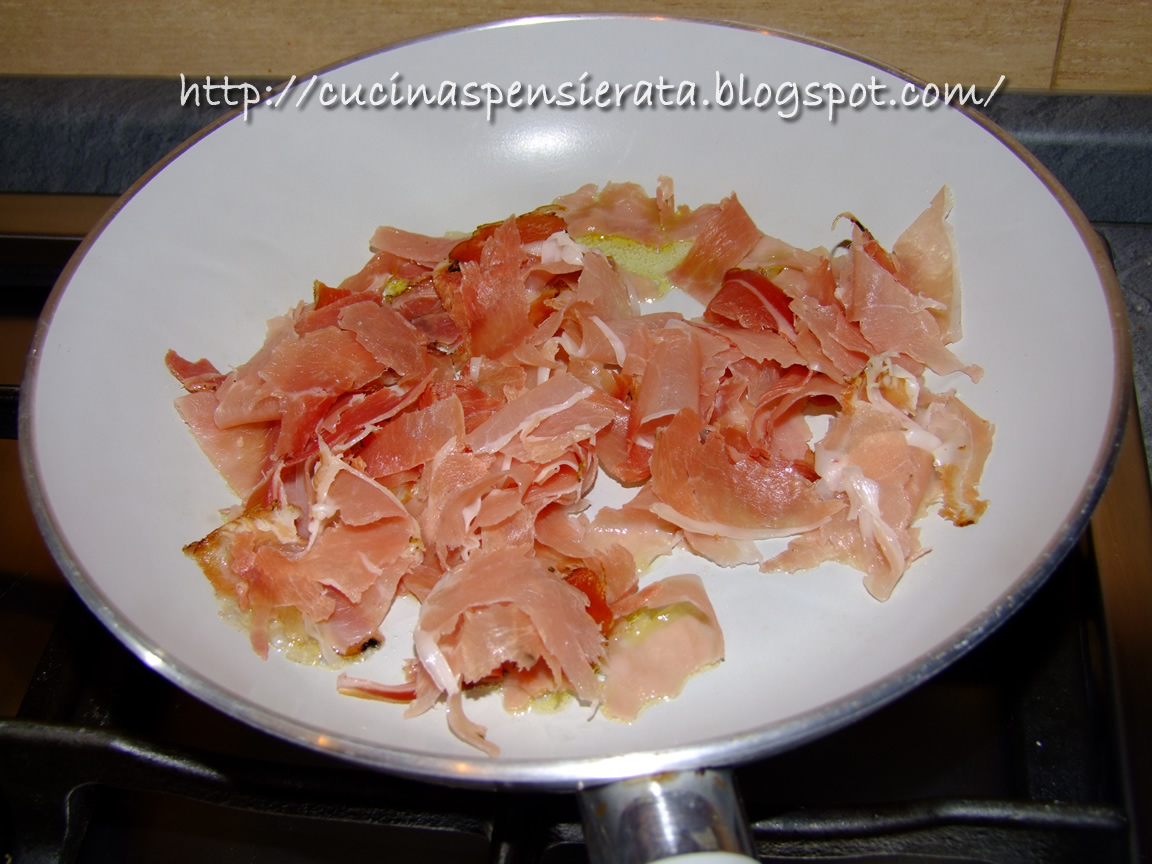 Penne al pesto di rucola con robiola e speck croccante da Cucina