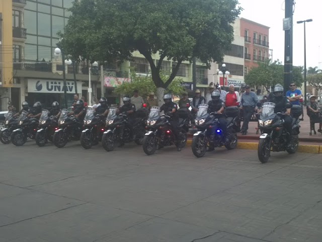 Entregan motos a la policía municipal