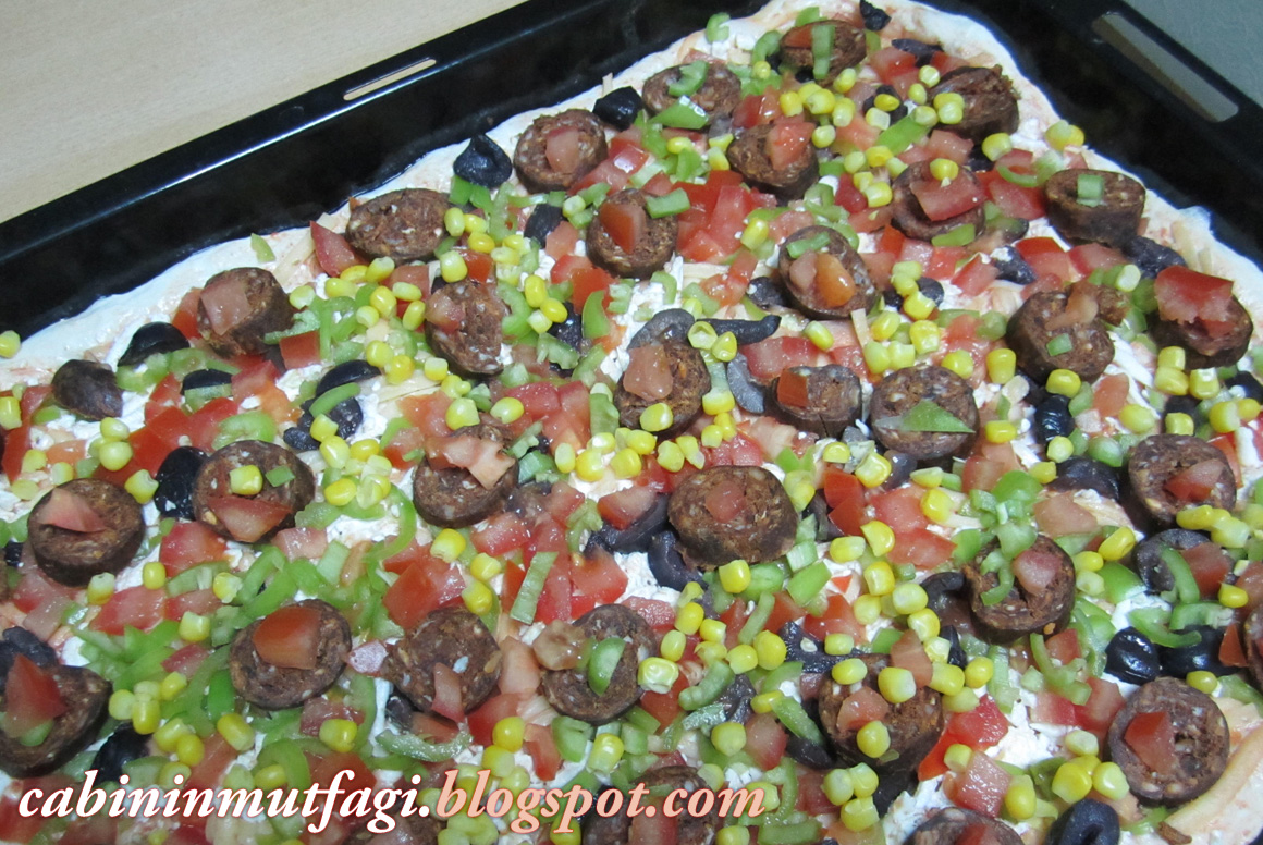 Cabi�nin Mutfağı Ev Yapımı Kare Pizza Resimli Yemek Tarifleri