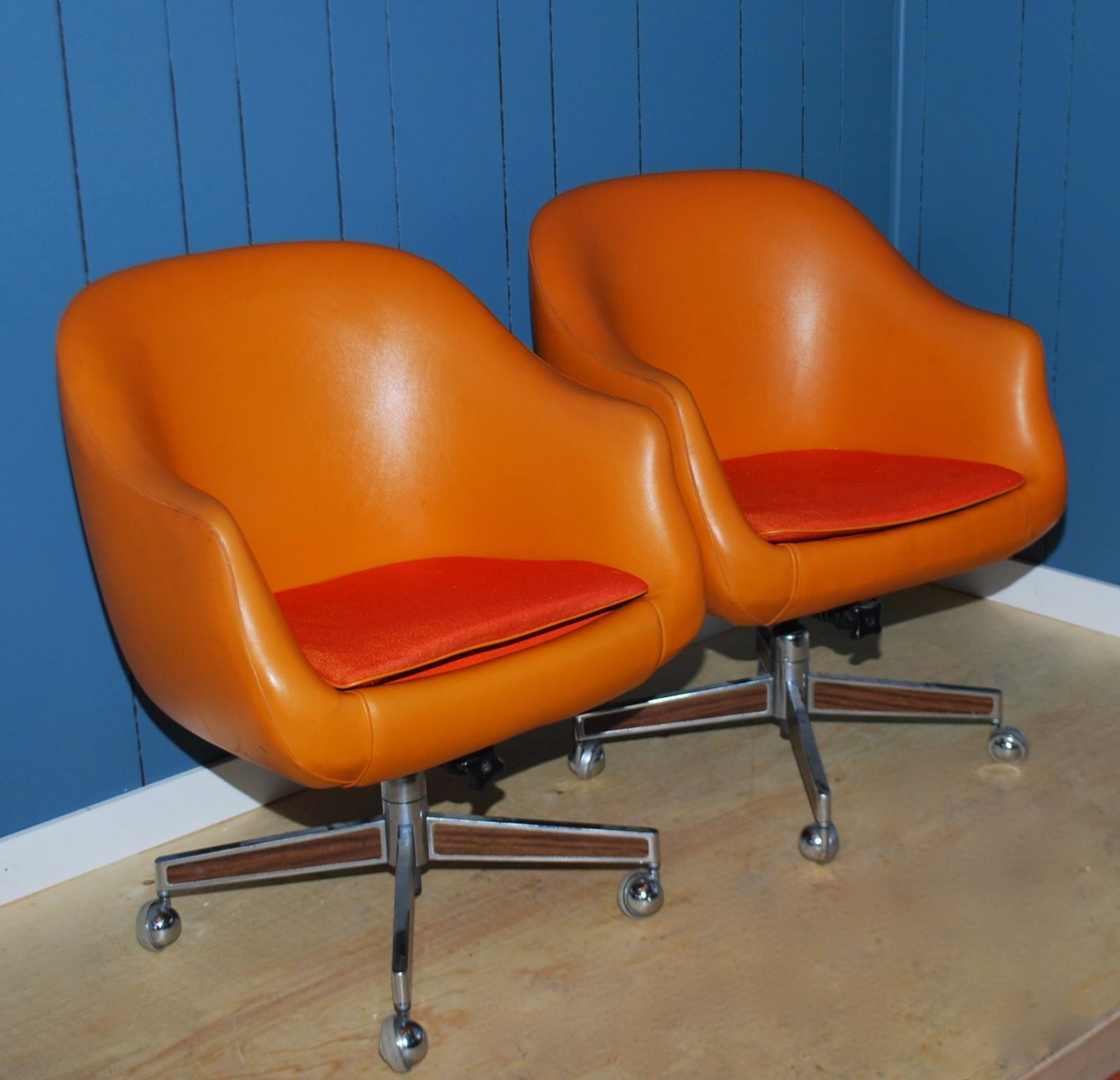 Tribute 20th Decor Ebena Lasalle Bumper Chairs