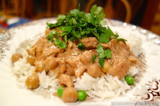 http://www.farmfreshfeasts.com/2013/03/slow-cooker-chicken-and-chick-pea-tikka.html