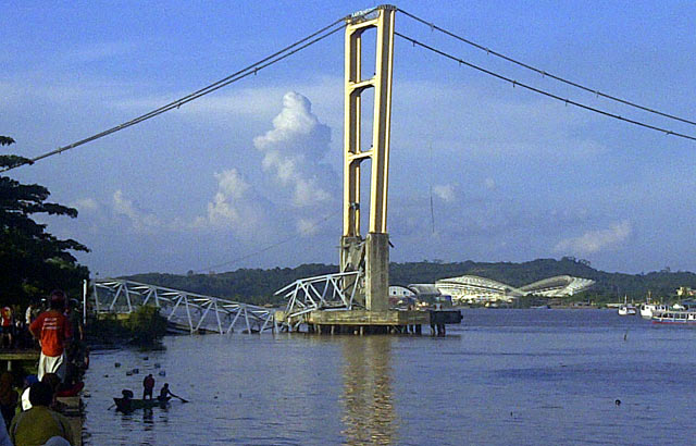 Foto jembatan tenggarong samarinda runtuh