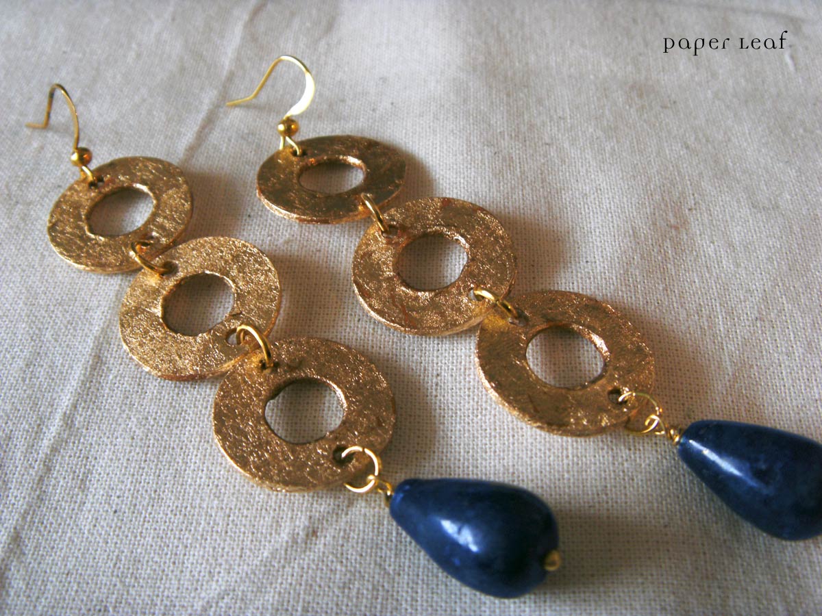 http://3.bp.blogspot.com/-Nck7gWwafqQ/T0E3yEG9-QI/AAAAAAAABVU/RtlJS9OWQd4/s1600/PL_Feronia_03_paper_earrings.jpg