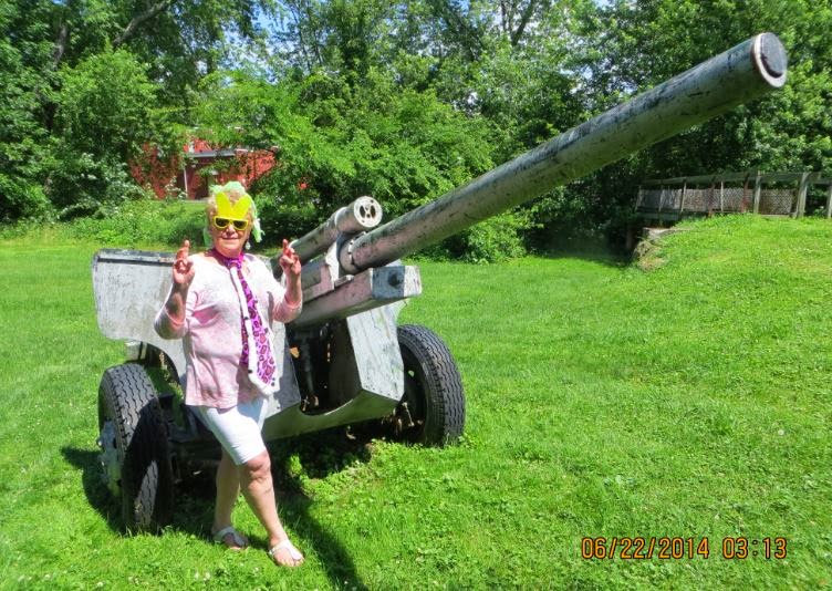 Sisaroo Archer with a Weird Sherrodsvillle Ohio cannon.