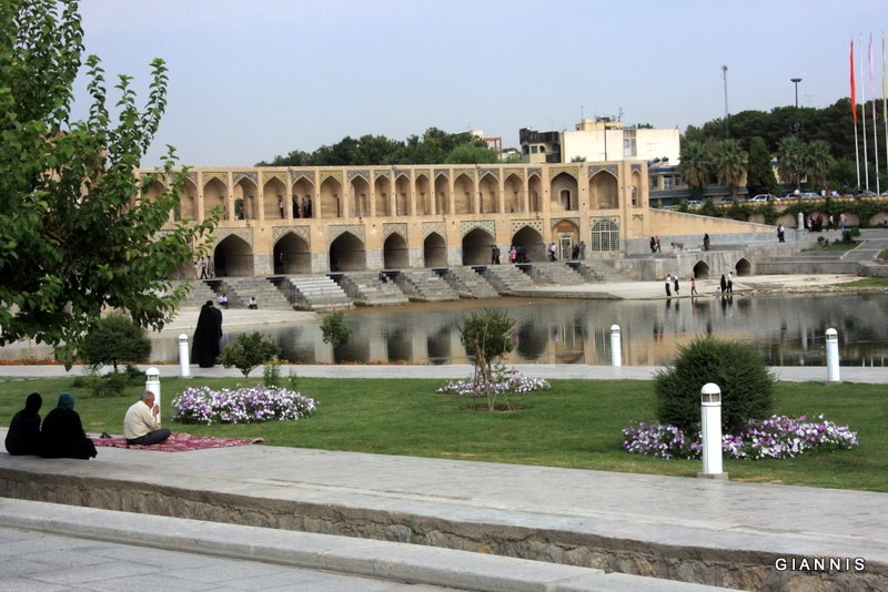 IMG_5157 Khaju Bridge Isfahan, Iran.JPG
