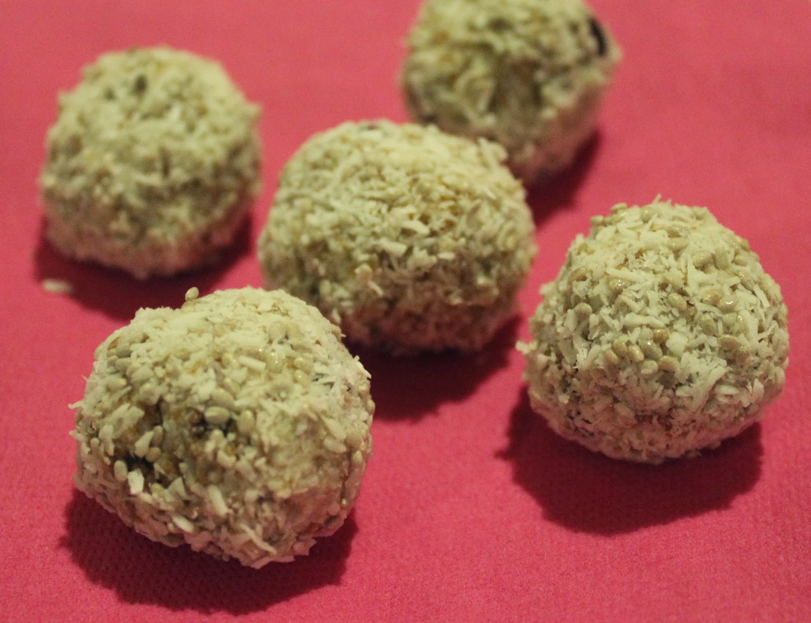 The Dietetic Degustation Berry Yoghurt & Coconut Balls