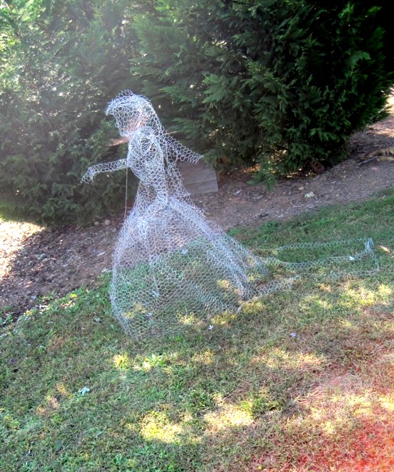 SHABULOUS: DIY Yard Ghosts