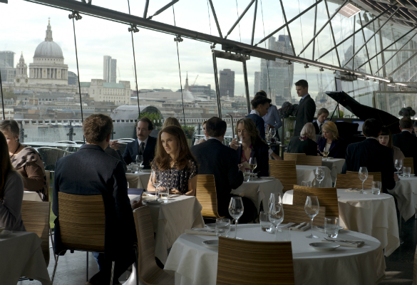 Thor: The Dark World Richard (Chris O'Dowd) & Jane Foster (Natalie Portman) at Oxo Tower