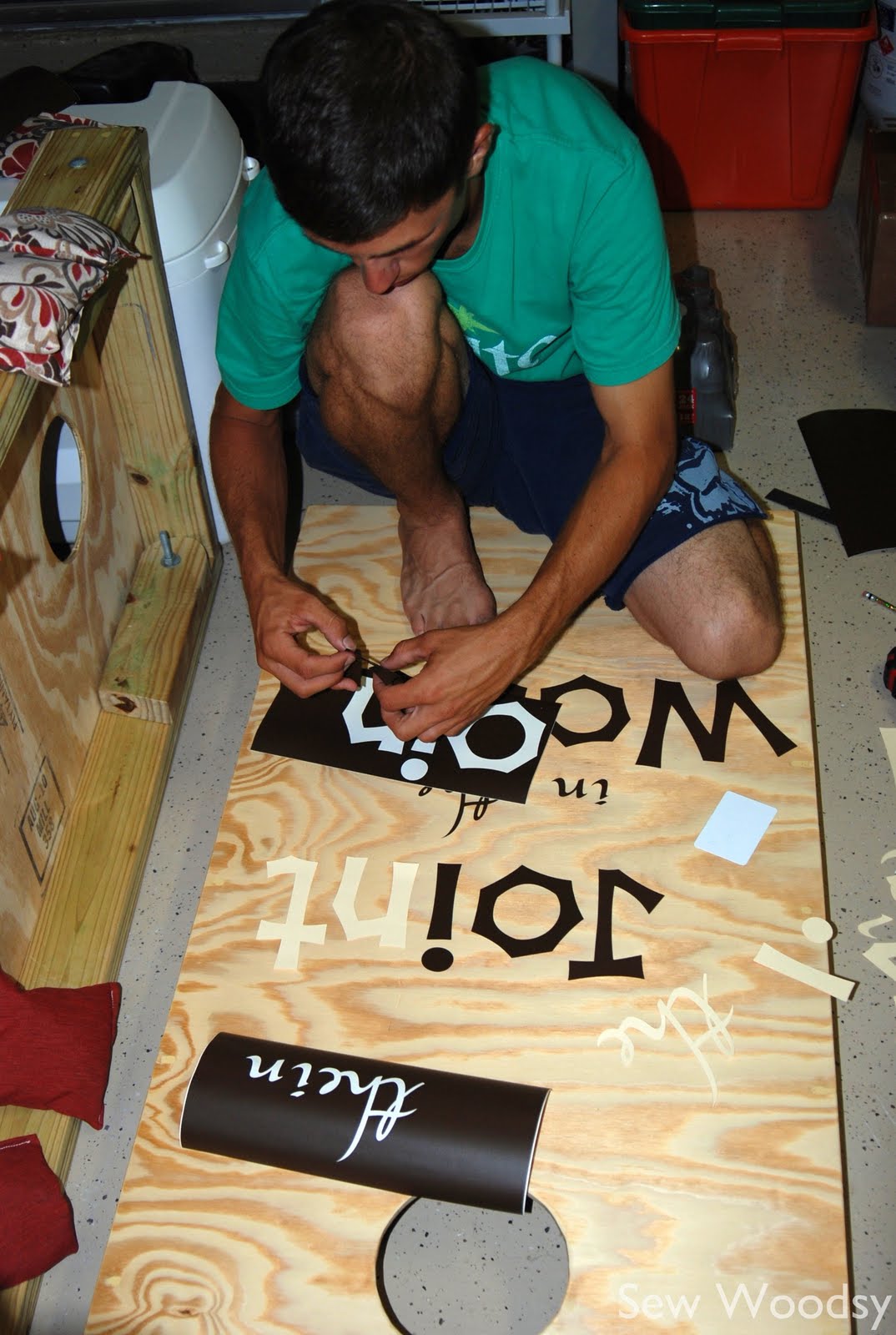 Cutting Vinyl with a Cricut {Mini Tutorial} Sew Woodsy