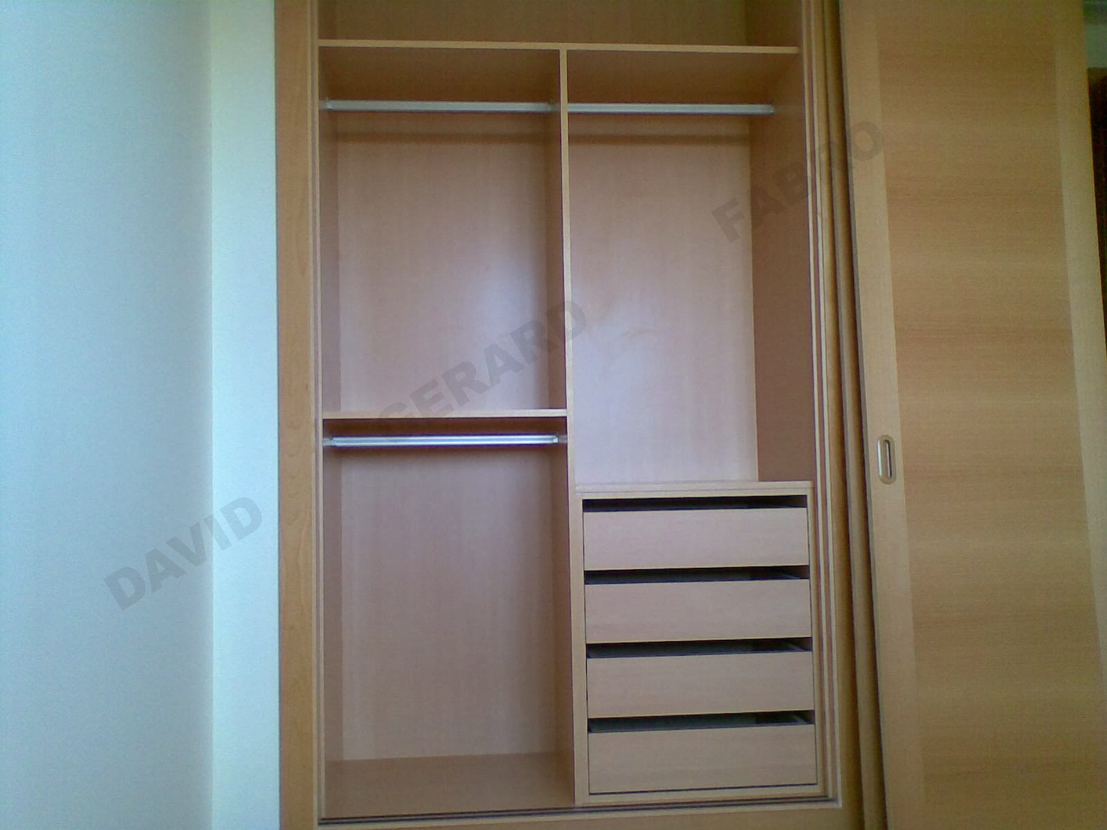 TODO EN CARPINTERÍA, BRICOLAJE Y DECORACIÓN Interior de armario con cajonera.