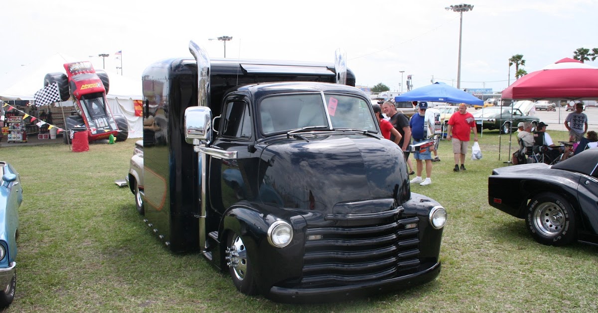 How to make sure people know your truck's name : 4 steps by the numbers: The Post With The Trucks