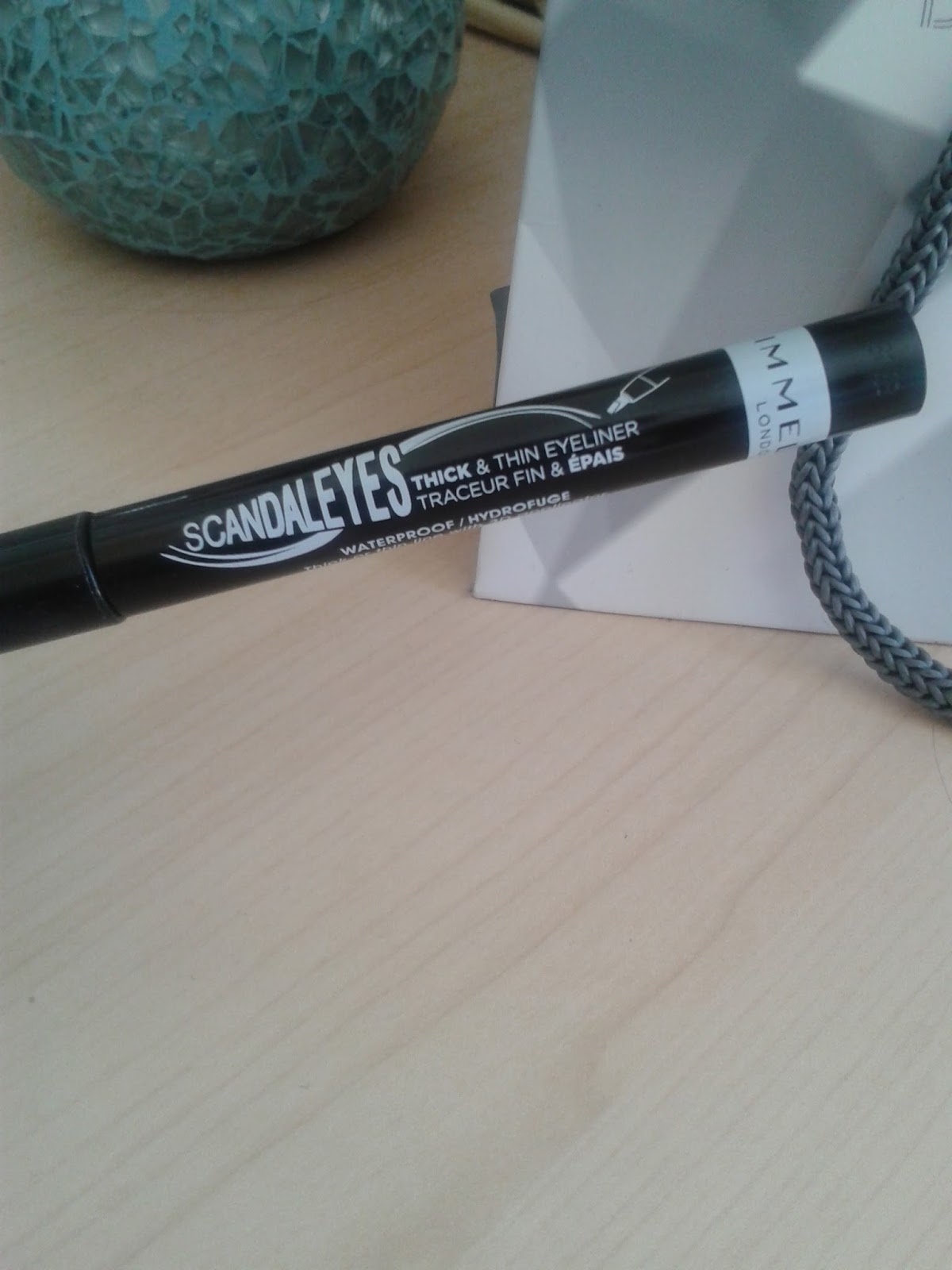 LollyLaura's blogs Rimmel Scandaleyes Thick & Thin Eyeliner Review