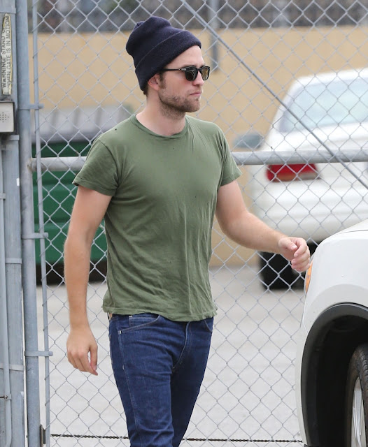 11 Julio - Nuevas fotos en HQ de Robert en LA!!! (10 Julio) Pattinsonlifenew+(11)