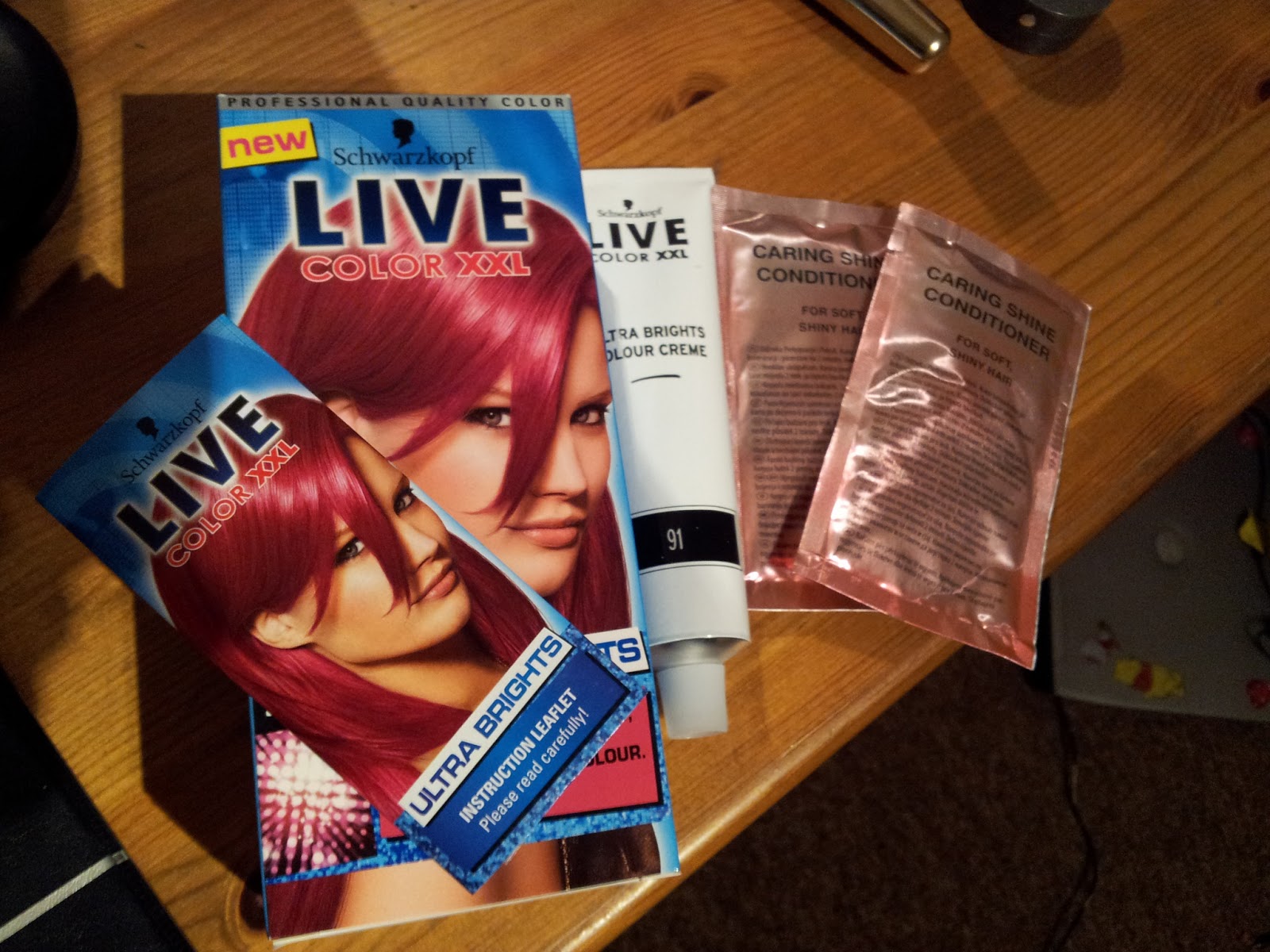 Results
1. Schwarzkopf Live Colour Ultra Brights Electric Blue - wide 2