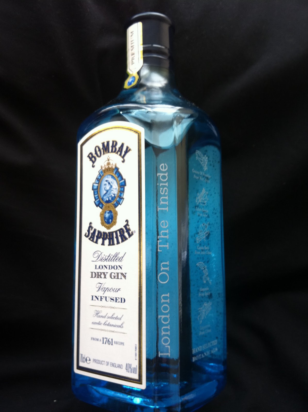 BOMBAY SAPPHIRE BLUE ROOM London On The Inside