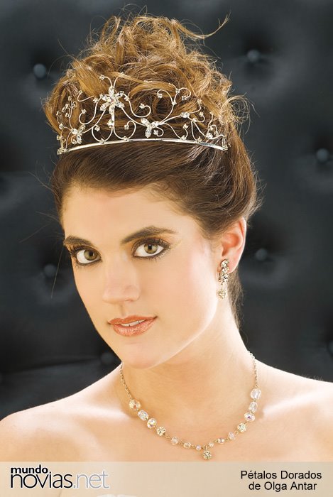 Tiara para novia o 15 años con cubic y strass color cristal.