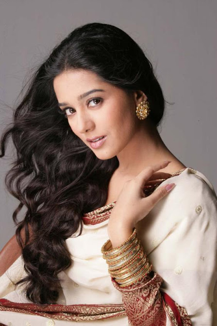 Amrita Rao Hottest Pics - SEXY Baby Amrita Rao Pictures - Famous Celebrity Picture 
