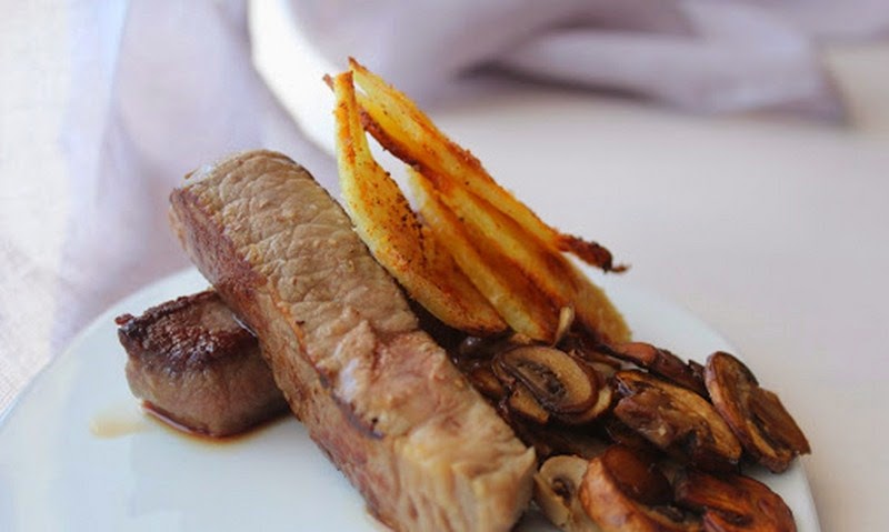 Solomillo De Ternera Con Setas Salteadas Y Patatas Asadas