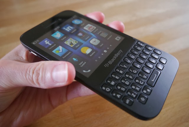 cuales y donde podría encontrar los motivos por el que debo comprar el blackberry q5