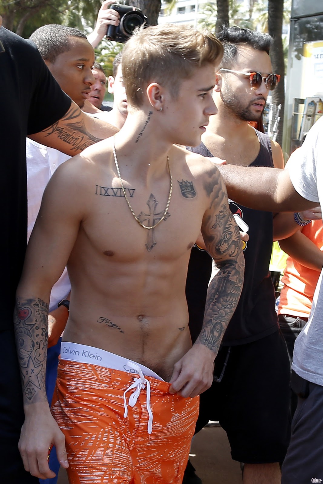 Justin Bieber - New Shirtless Pic.