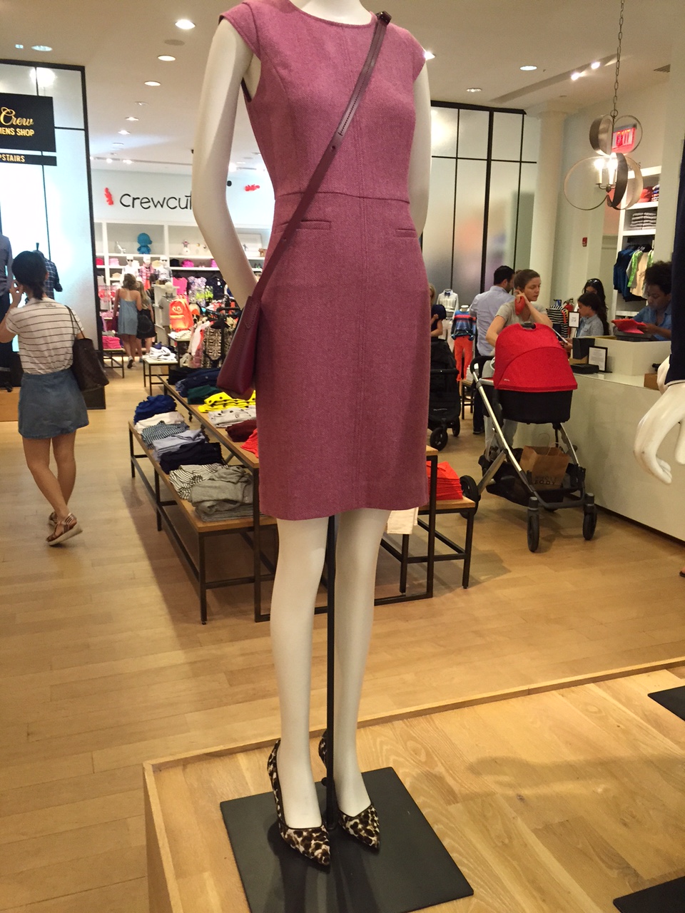 Effortlessly with roxy Working my workwear magic at a surprising store...