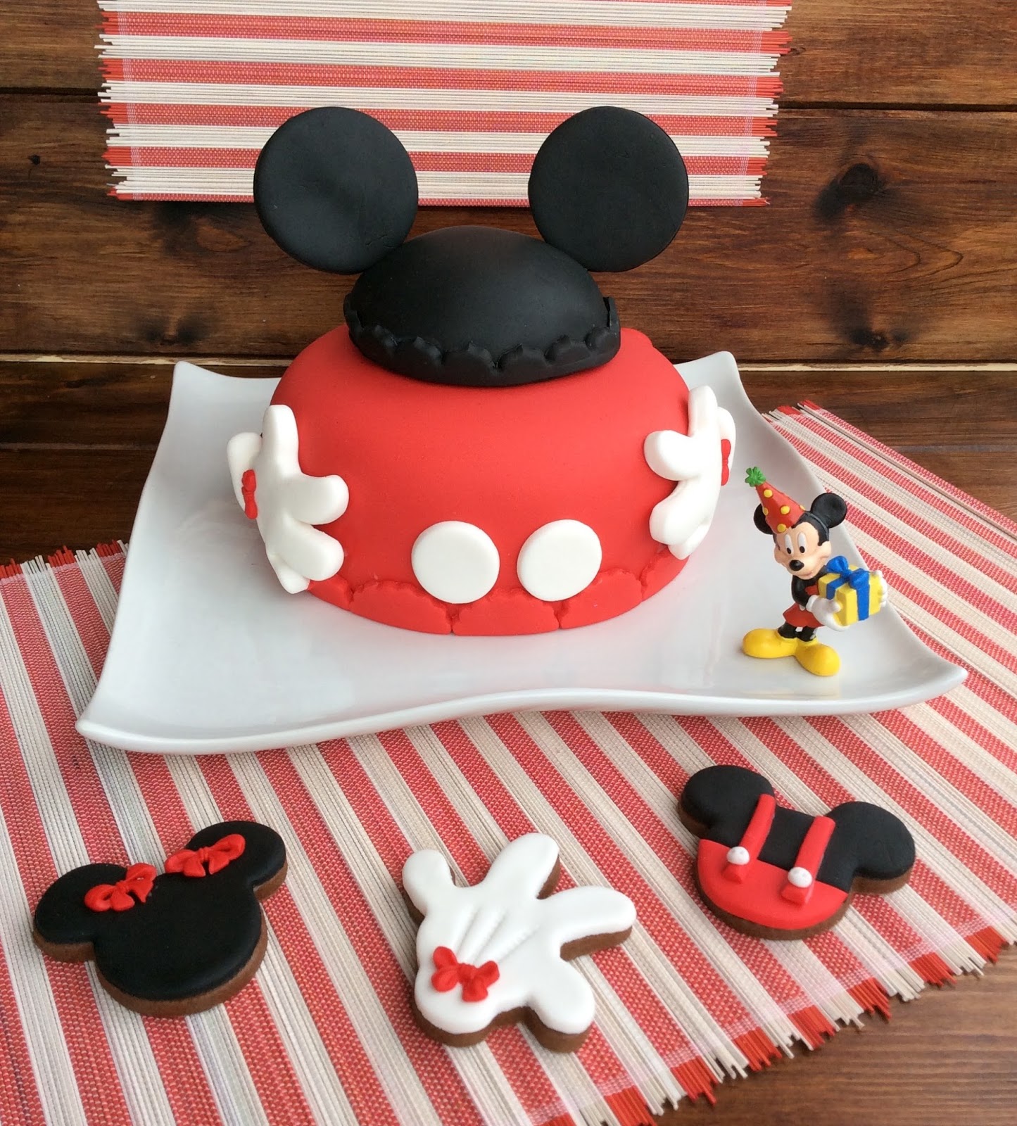Tarta La Casa de Mickey Mouse - TartaFantasía