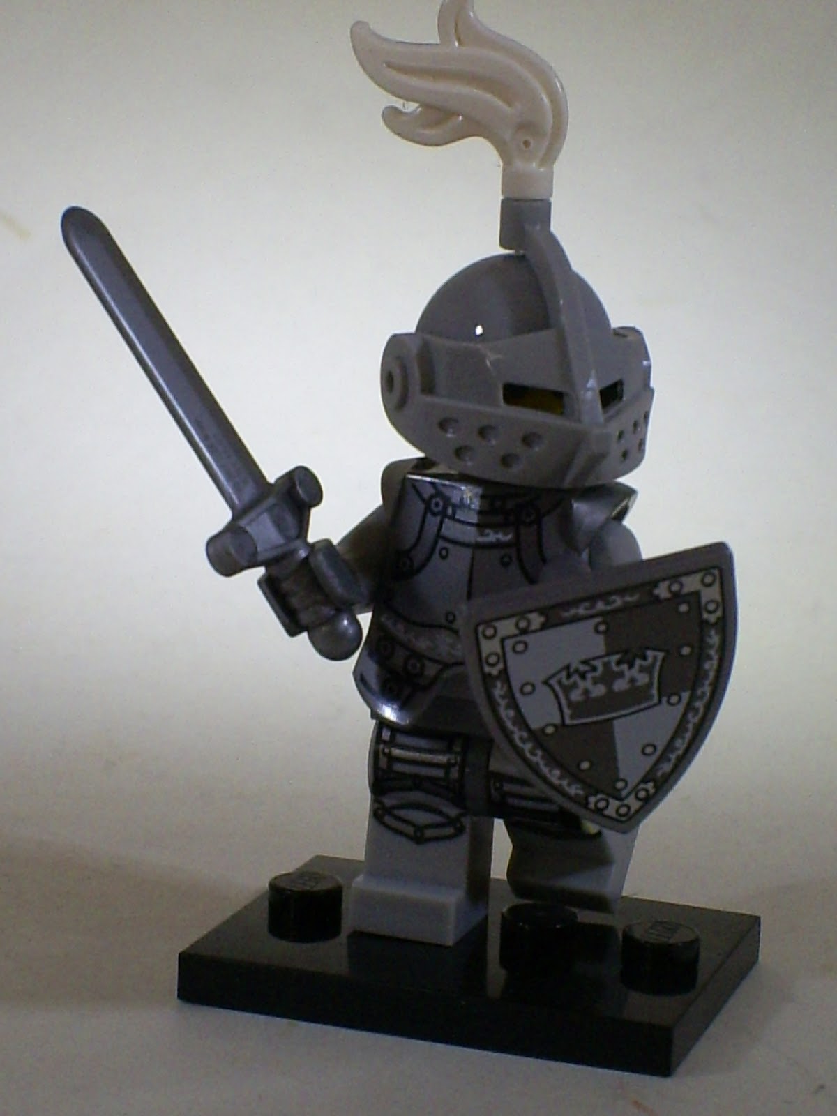 Lego 71000 Series 9 Minifigure Heroic Knight 