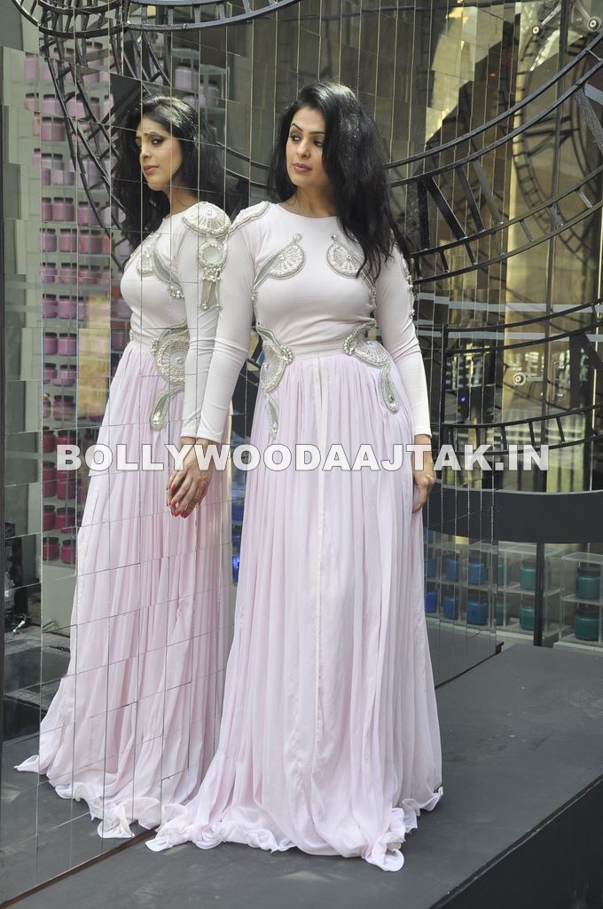 Anjana Sukhani in White Gown - Anjana Sukhani poses in white Gown by Nitya Bajaj
