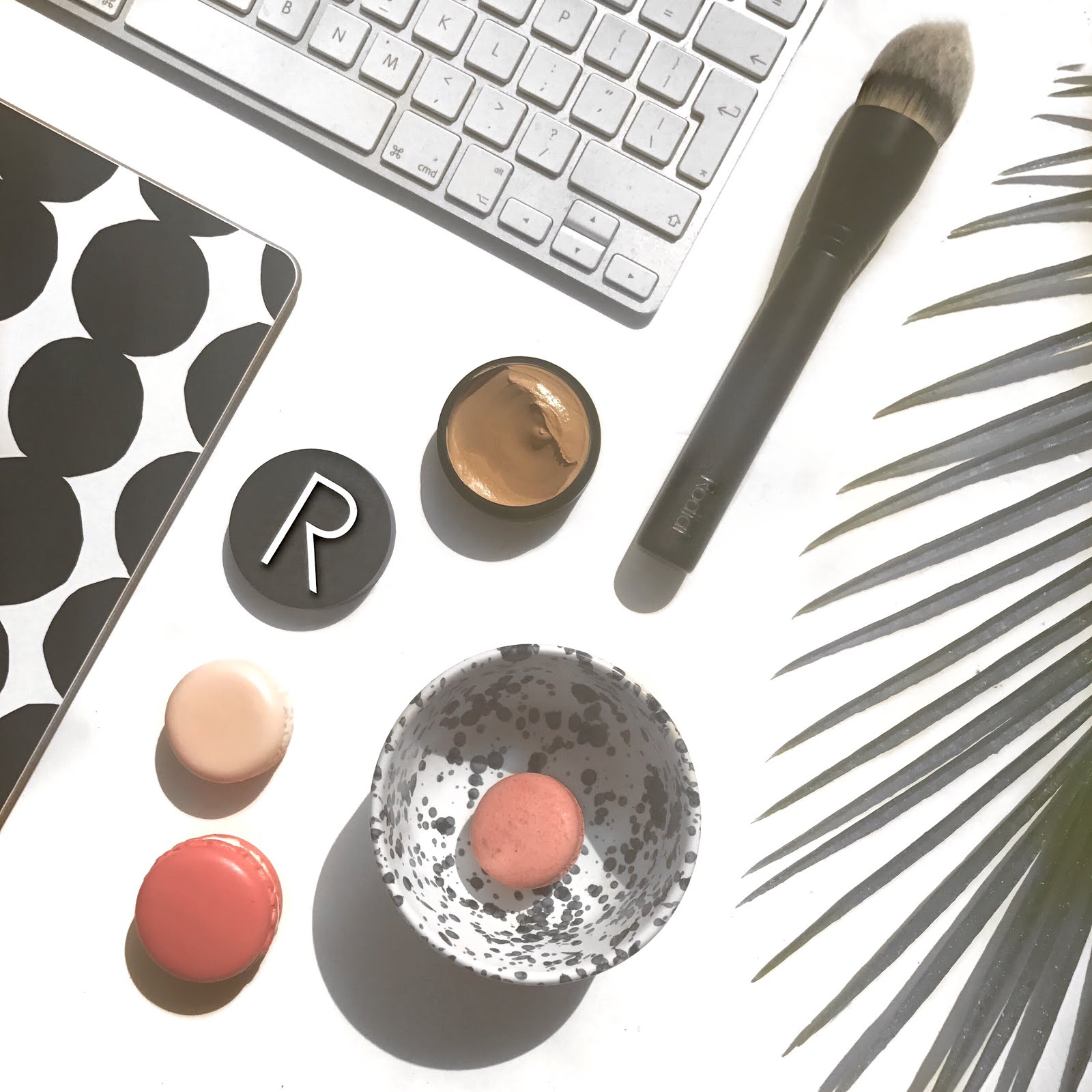 RODIAL AIRBRUSH MAKEUP + FOUNDATION BRUSH REVIEW DONNA HEARTS BEAUTY