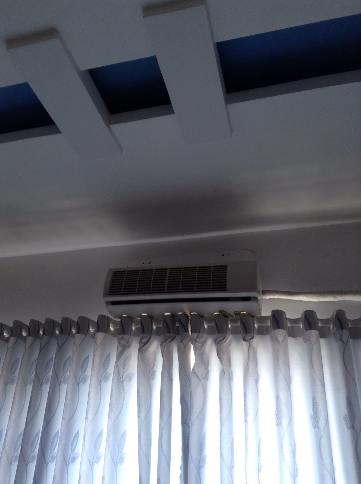 Air condtioner is hanging