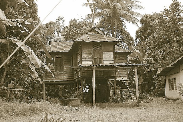 KISAH SERAM RUMAH LAMA DEPAN KUBUR