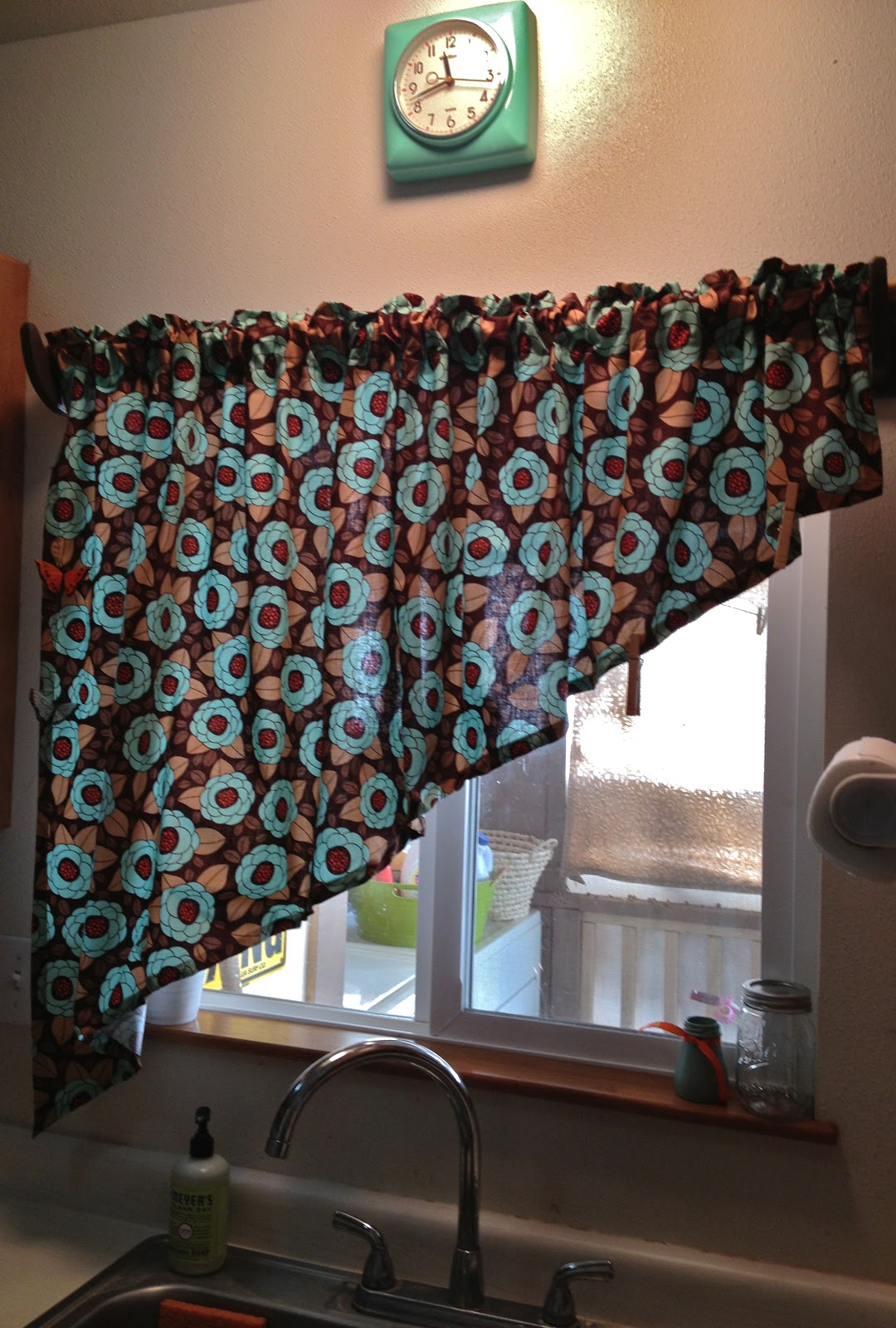 Diagonal Curtain for the Kitchen Window Ivy & Co.