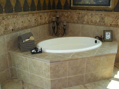 DISEÑO DE BAÑO ESTILO TOSCANO CON TINA - COCINAS Y BAÑOS: REPOSTEROS