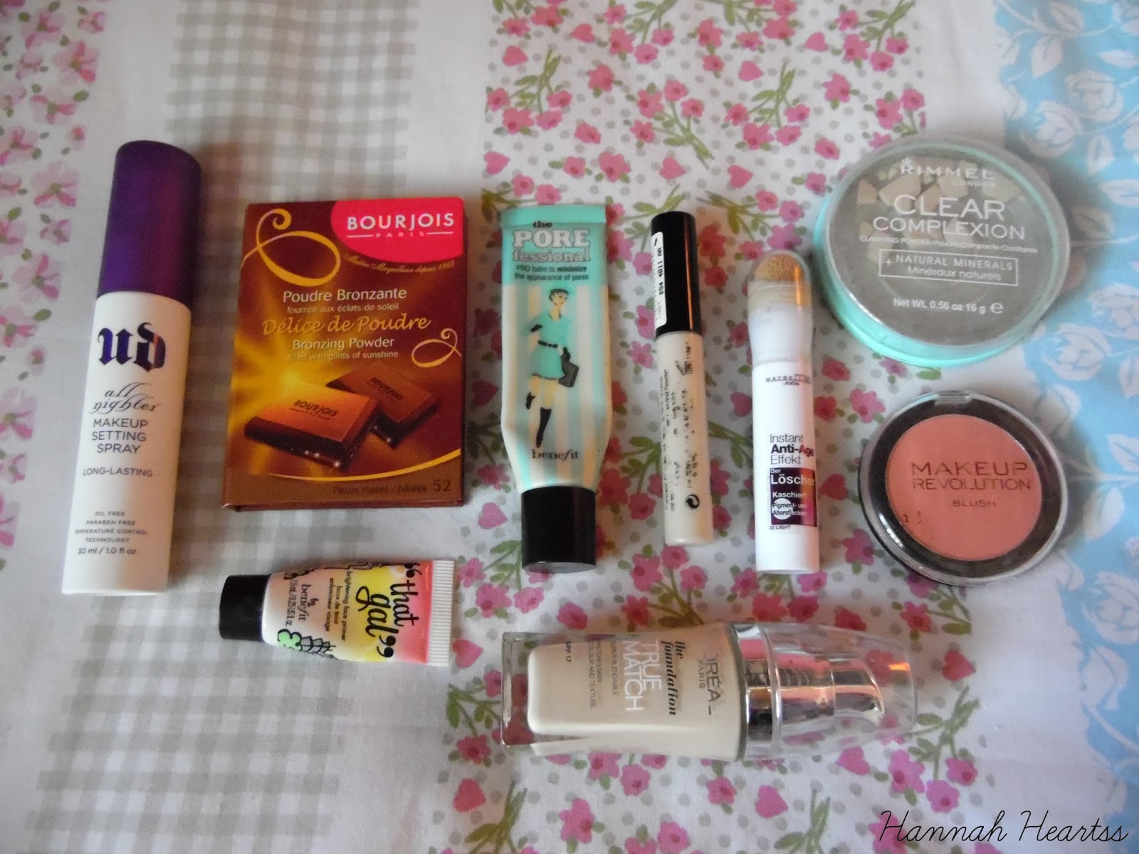 What's In My Makeup Bag? Zoella Beauty Bag Hannah Heartss