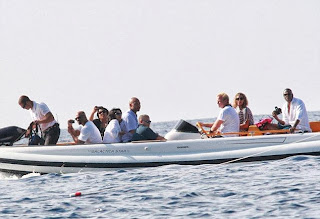 Beyonce Knowles wears a Red Bikini to celebrates her 32th birthday at Italy