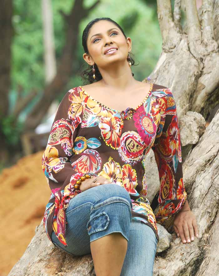 Sri Lankan Top Actress Dulani Anuradha New photo 
