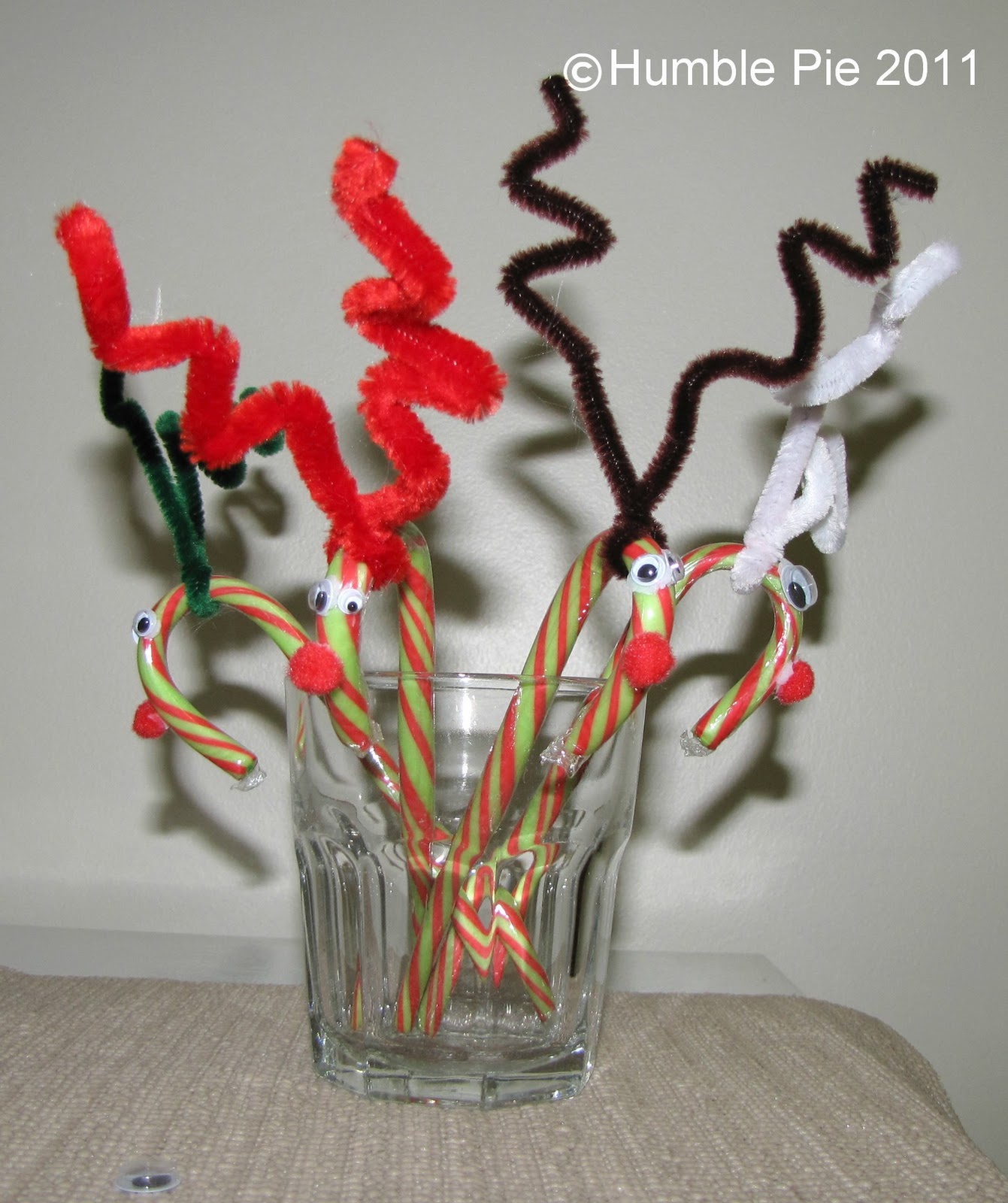 Reindeer Food & Reindeer Candy Cane Craft {Preschool Activities}.
