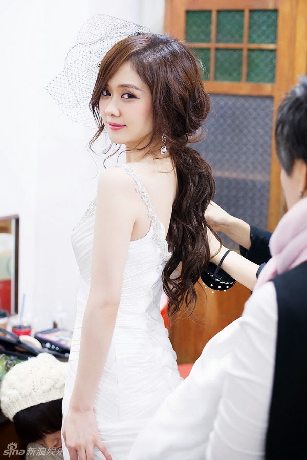 Ngắm cô dâu xinh đep Jang Nara