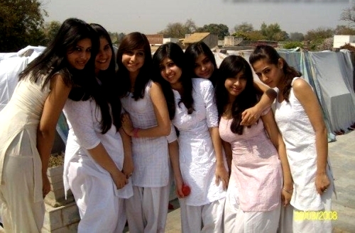 Online Picture Gallery : Pakistani Girls Hostel