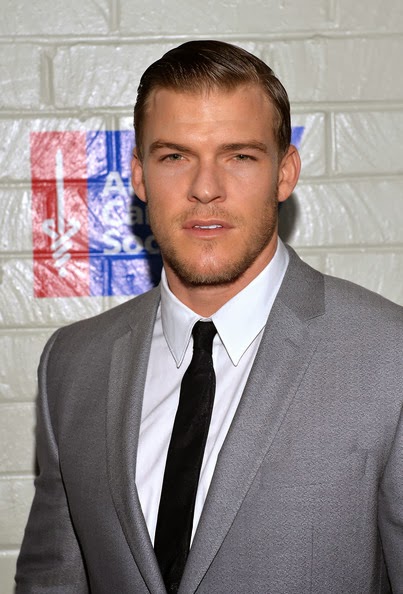 Fotos: Alan Ritchson en el evento "Hollywood Stands Up To Cancer