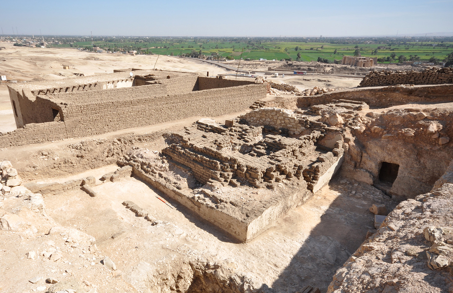 pyramids tombs Explore ancient egypt with 360-degree and other imagery, walk around the sphinx, enter the great pyramid, visit tombs and temples, and more want to. pyramids tombs Explore ancient egypt with 360-degree and other imagery, walk around the sphinx, enter the great pyramid, visit tombs and temples, and more want to.