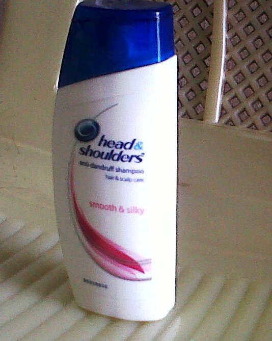 Head & Shoulders Smooth and Silky AntiDandruff Shampoo Review