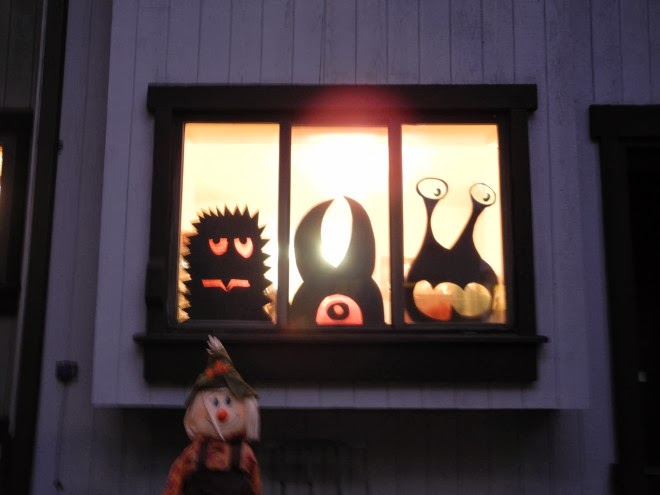 Reciclatex: 6 Cuenta atrás para Halloween 2013, decoración de monstruos en  las ventanas
