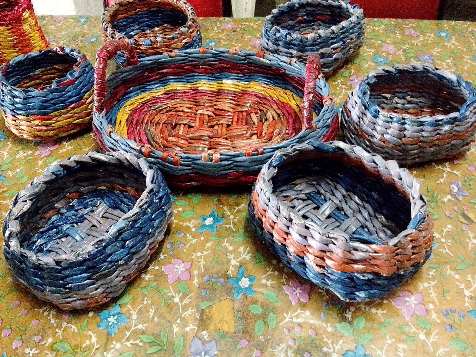 DO IT MYSELF My Paper woven baskets